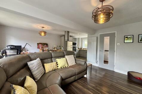 Sitting Room / Dining Room