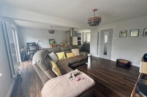 Sitting Room / Dining Room