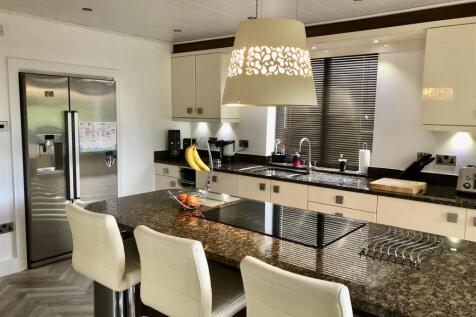 Kitchen 1.jpeg