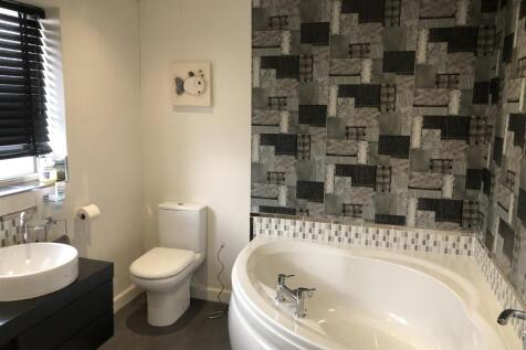 Bathroom 1.jpeg