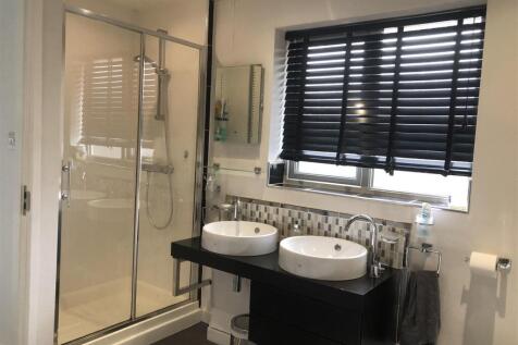 Bathroom 2.jpeg