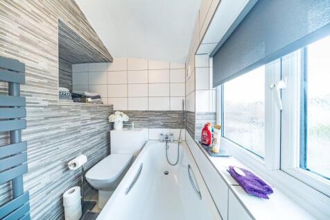 8 cliftonville bathroom 2.jpg