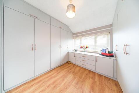 8 cliftonville bedroom 2.jpg