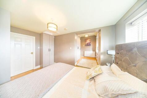 8 cliftonville bedroom 1 2.jpg