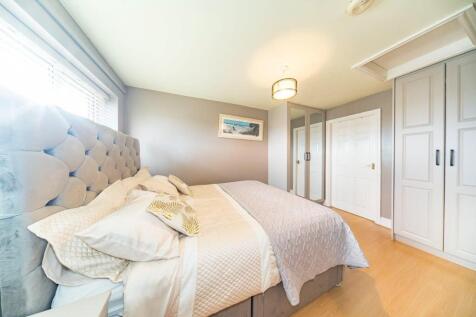 8 cliftonville bedroom 1.jpg