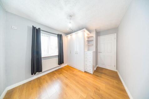 37 CAldywood bedroom 3.jpg