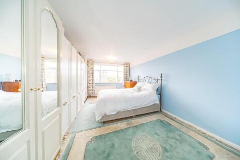 9 Armitage Gardens bedroom 3.jpg