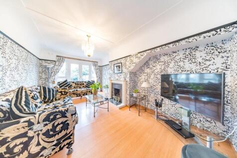 9 Armitage Gardens sitting room.jpg