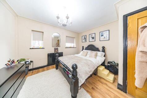 13 Hayes Avenue bedroom 2.jpg