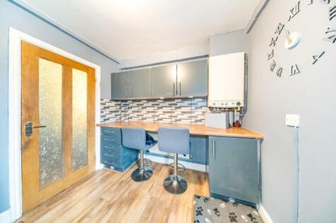 13 Hayes Avenue seating area.jpg