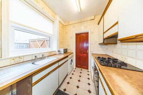 127 Warrington Road kitchen 2.jpg