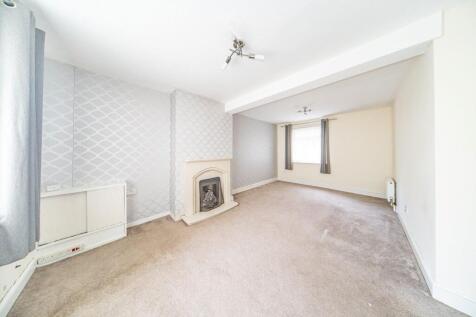 85 Bretherton Road lounge.jpg