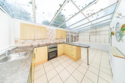 85 Bretherton Road kitchen.jpg