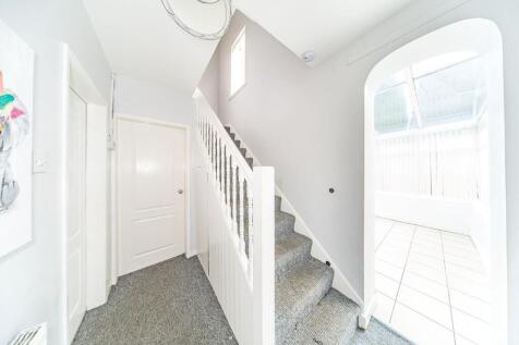 85 Bretherton Road hall.jpg