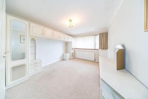 20 Ashton Avenue bedroom 1.jpg