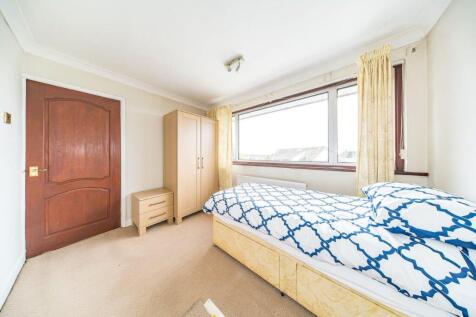 20 Ashton Avenue bedroom 2 2.jpg