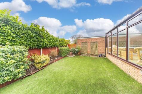 20 Ashton Avenue garden 3.jpg