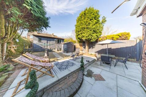 38 Cumber Lane garden 2.jpg