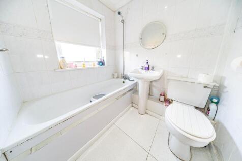 38 Cumber Lane bathroom.jpg