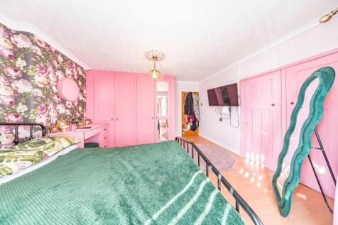38 Cumber Lane bedroom 1 2.jpg