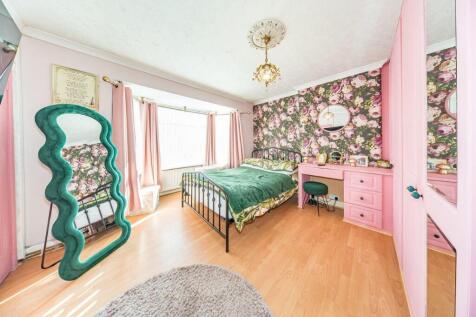 38 Cumber Lane bedroom 1.jpg
