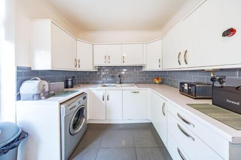 38 Cumber Lane kitchen 2.jpg