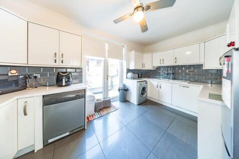 38 Cumber Lane kitchen.jpg