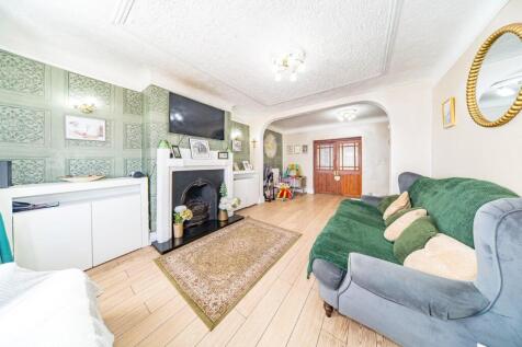 38 Cumber Lane lounge 3.jpg