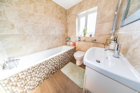 29 Copperwood Drive bathroom 2.jpg