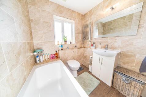 29 Copperwood Drive bathroom.jpg