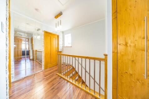 29 Copperwood Drive landing.jpg