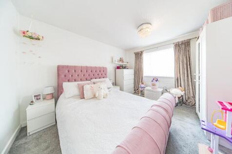 37 Deepdale Drive bedroom 3.jpg