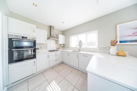 57 Emelia Drive kitchen 3.jpg