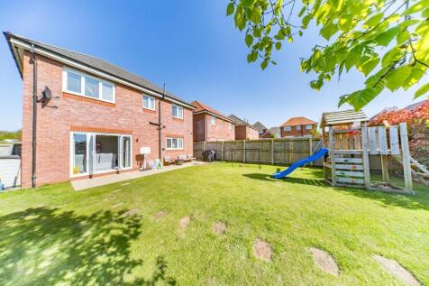 57 Emelia Drive garden.jpg