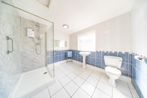 19 Liverpool Road shower room.jpg