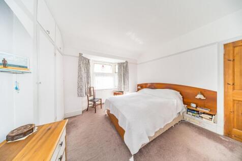 37 Stanley Road bedroom 1.jpg