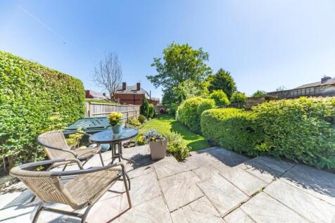 116 st james road garden 2.jpg