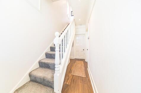 116 st james road hall.jpg