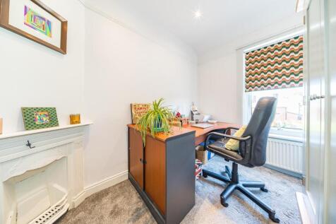 116 st james road bedroom 3.jpg