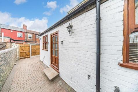 46 Columbia Road yard.jpg