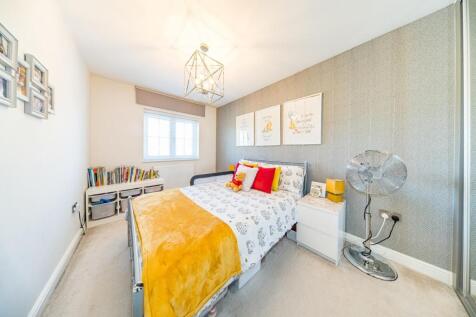 57 Emelia Drive bedroom 3.jpg