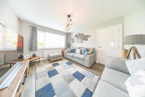 11 Atherton Drive lounge 2.jpg