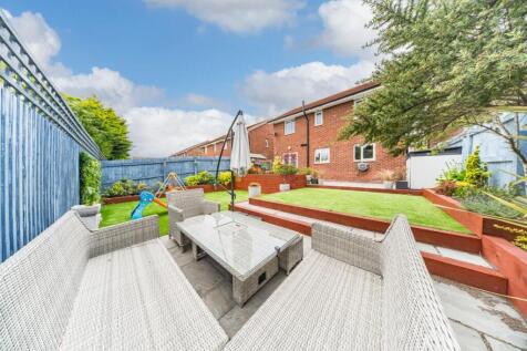 11 Atherton Drive garden 3.jpg