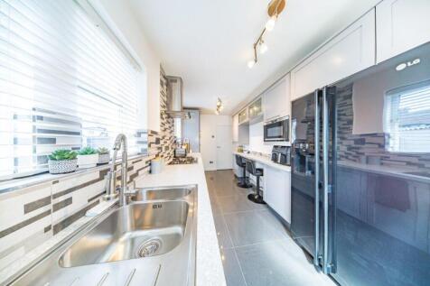 1 Longvew Drive kitchen 3.jpg