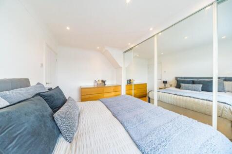 1 Longview Drive bedoom 2 3.jpg