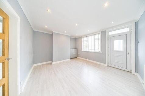 38 st james road lounge 2.jpg