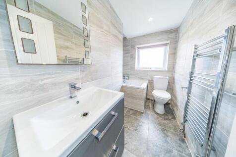 38 st james road bathroom.jpg