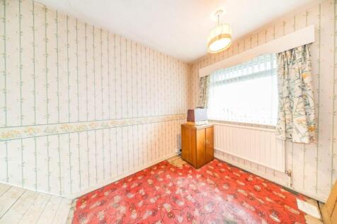 10 fairholme ave bedroom 3.jpg