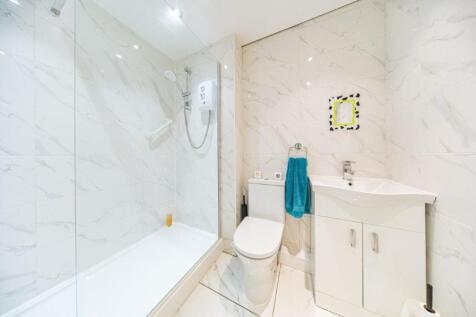 11 vale lodge shower room.jpg