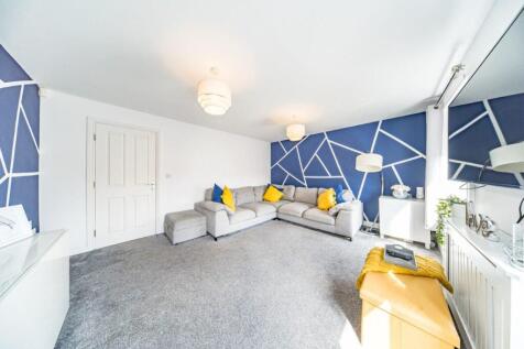 19 Sandfield Crescent lounge 2.jpg